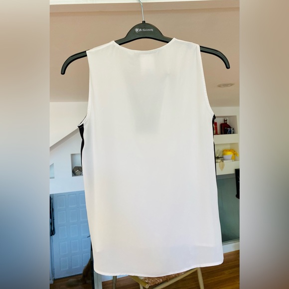 BCBGMaxazria Two Toned White and Black Sleeveless Blouse | size: XXS - Picture 7 of 10